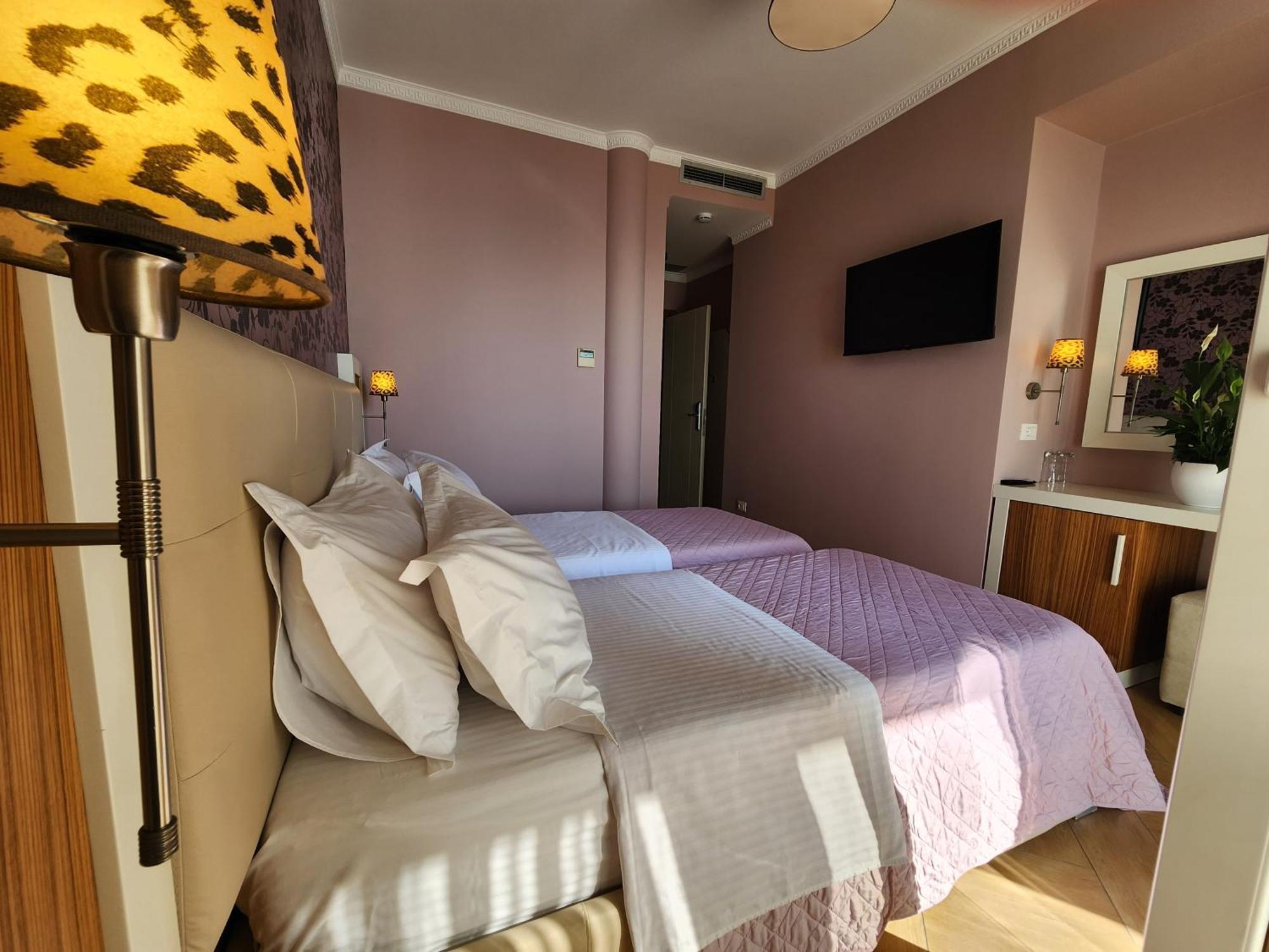 Hotel Gold Avlonya Oda fotoğraf