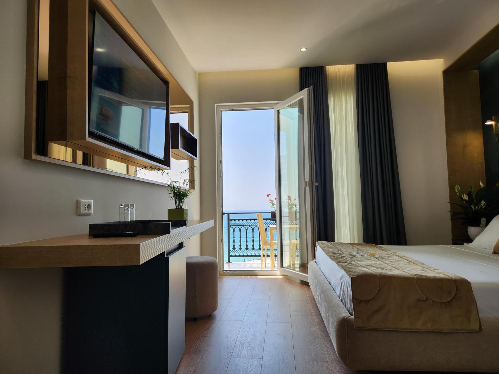 Hotel Gold Avlonya Dış mekan fotoğraf